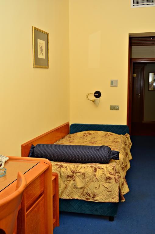 Garni Hotel Park Palic Exterior photo