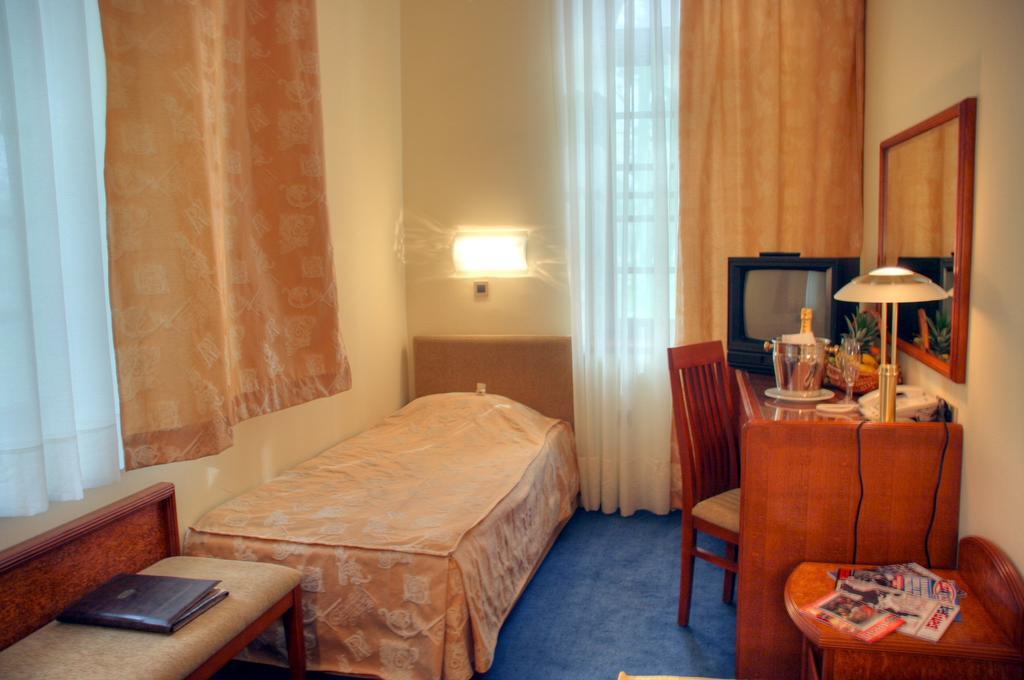 Garni Hotel Park Palic Exterior photo